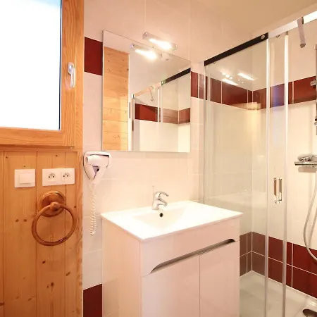 Spacieux Avec Terrasse Et Poele A Bois Pres Du Centre - Fr-1-608-65 Chalet *